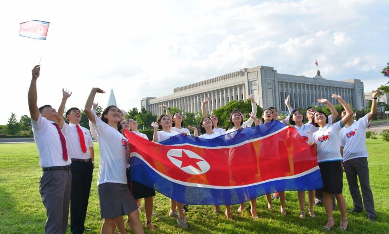 Сердце каждого из людей наполнено чувством гражданина КНДР.