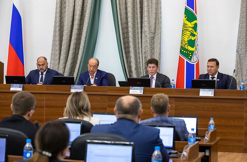 Олег Кожемяко напутствовал новый состав думы Владивостока