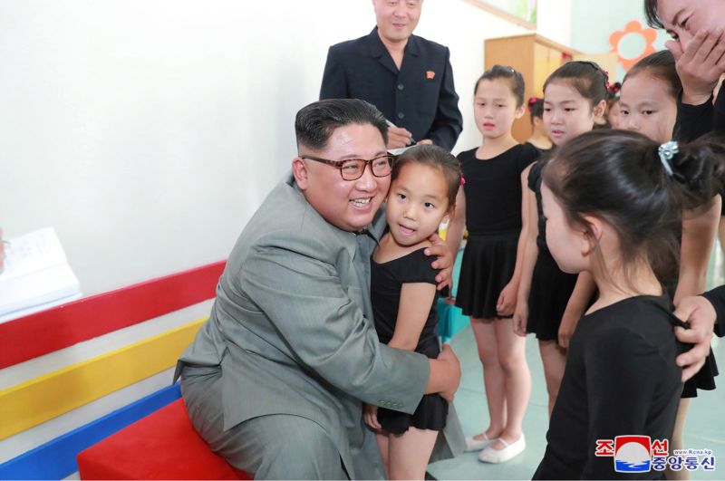Уважаемый Ким Чен Ын посещает Дворец школьников
«Путь в тысячу ли для учебы». Май 108 г. чучхе (2019).