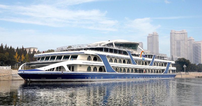 Плавучий сервисный комплекс «Мучжигэ» на реке Тэдон.