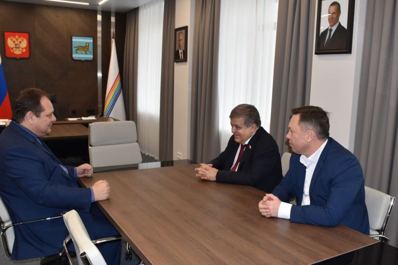 Губернатор ЕАО Ростислав Гольдштейн провёл рабочую встречу с законодателями региона