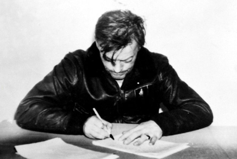 Капитан корабля письменно признается в совершении шпионажа.