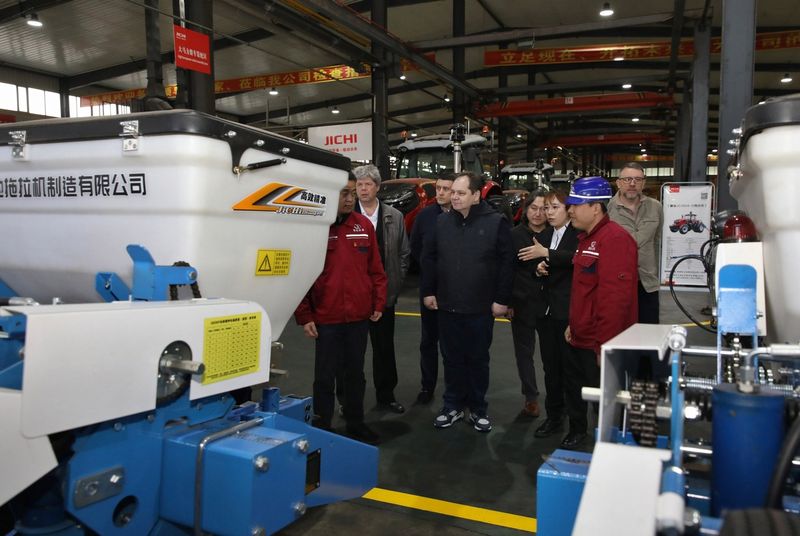 Возрождение сельскохозяйственного машиностроения обсудили на встрече губернатора ЕАО с руководством китайской компании «Цзичи»