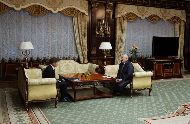 Президент Беларуси поблагодарил губернатора Приморья за плодотворное сотрудничество и крепкую дружбу между территориями.