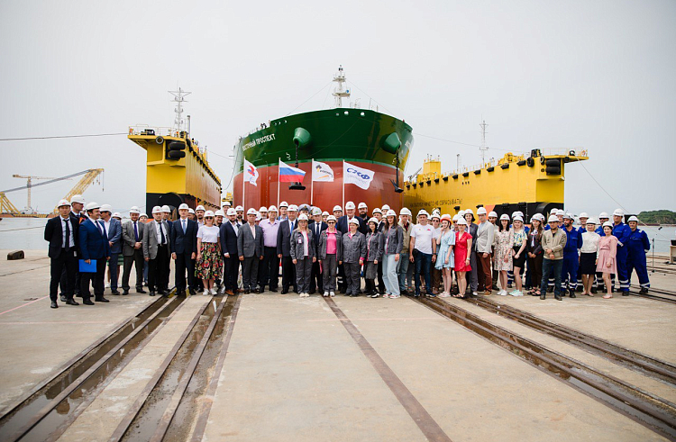 Пятый танкер типа «Афрамакс» спустила на воду судоверфь «Звезда» в Приморье