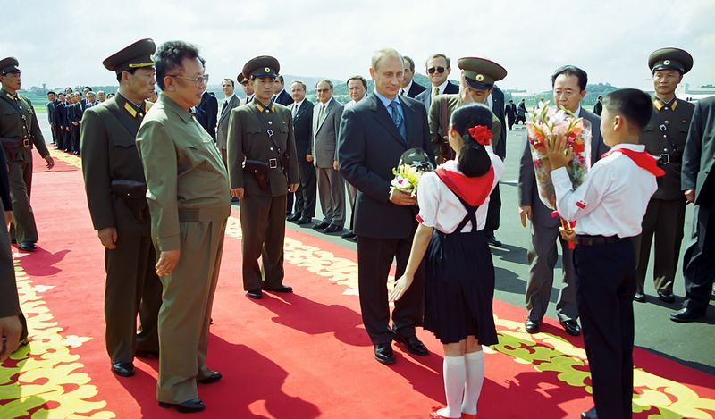 В.В. Путин получает от детей букет благоуханных цветов