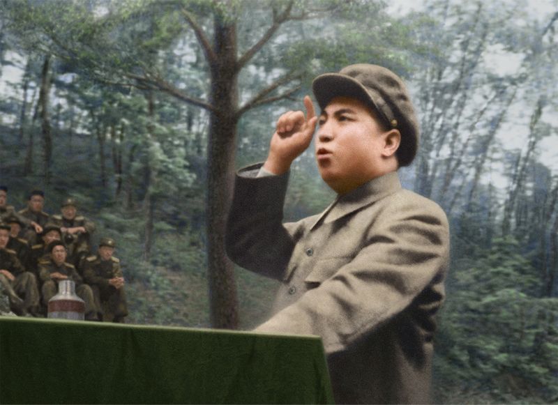 На фронте Ким Ир Сен указывает на необходимость укрепления береговой обороны. Апрель 40 г. чучхе (1951).