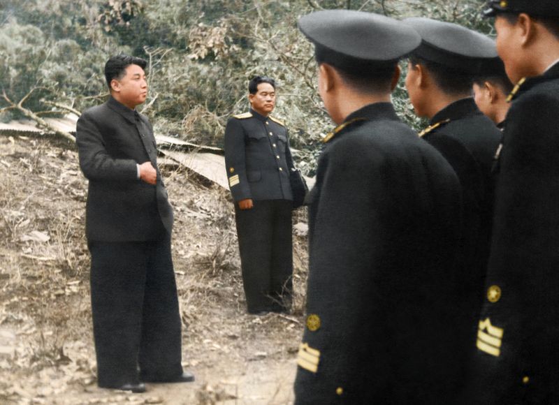 Ким Ир Сен дает программные указания по укреплению ВМС. Декабрь 40 г. чучхе (1951).