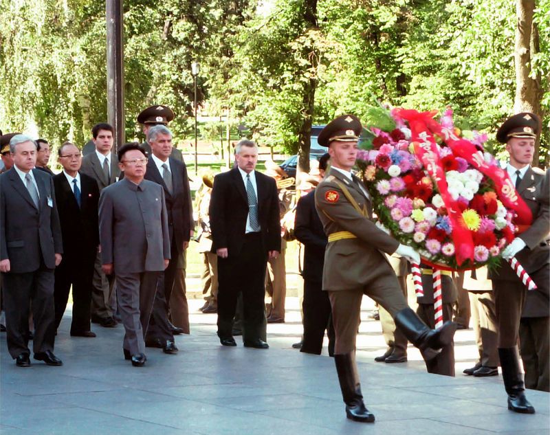 У могилы Неизвестного солдата.