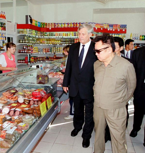 В продовольственном магазине «Светлый».