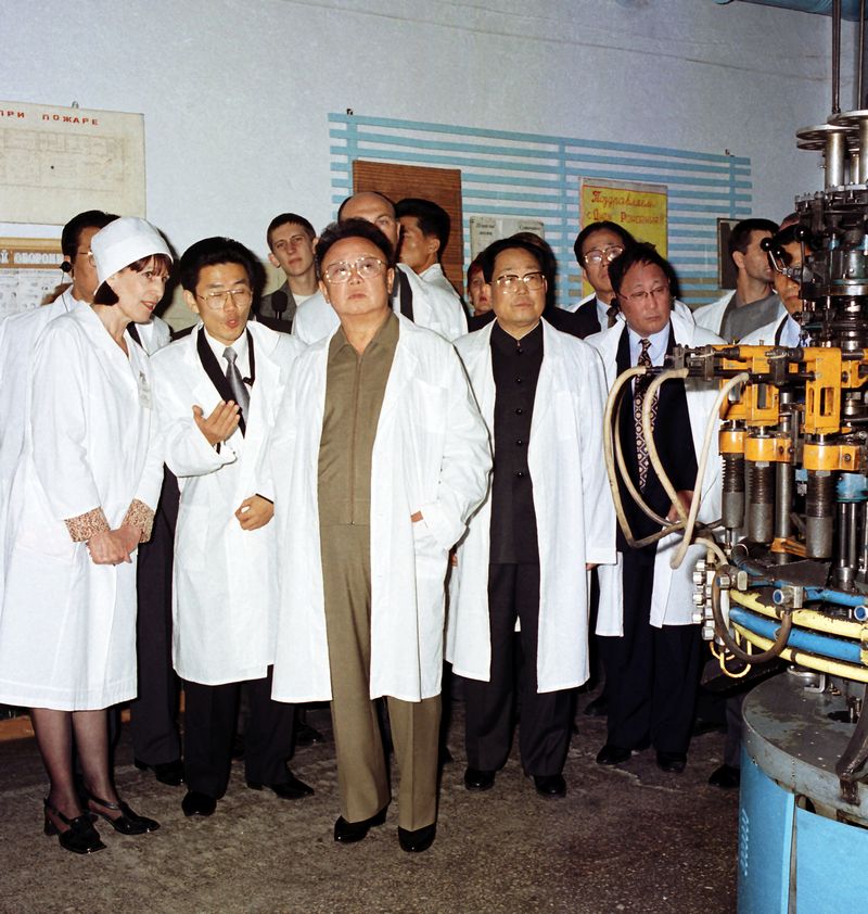 На химико-фармацевтическом предприятии.