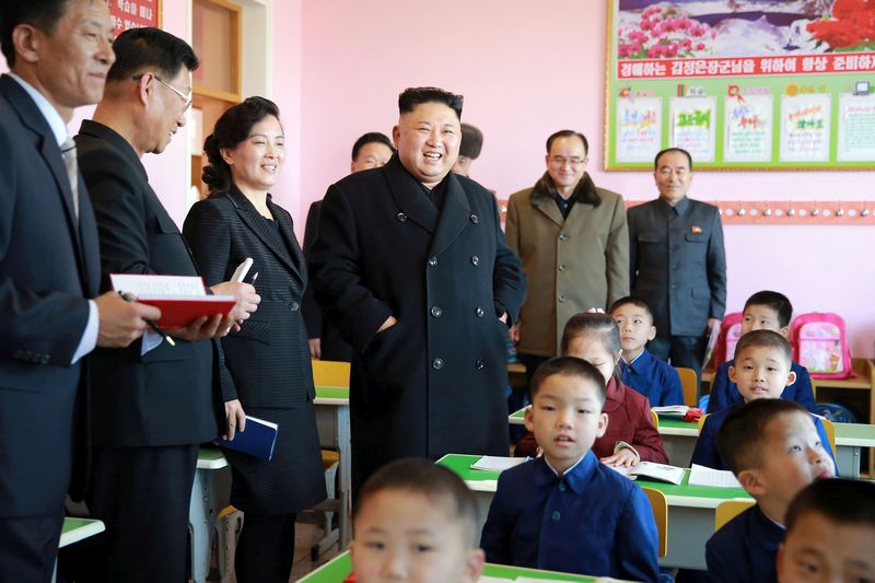 Ким Чен Ын на занятиях в Пхеньянской начальной
школе-интернате для сирот. Февраль 106 года чучхе (2017).