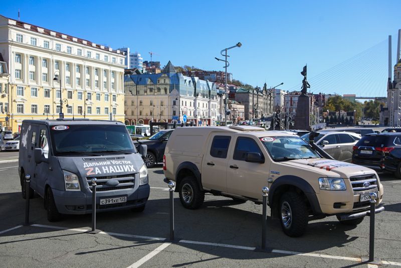 Еще два автомобиля передали приморцы в зону СВО