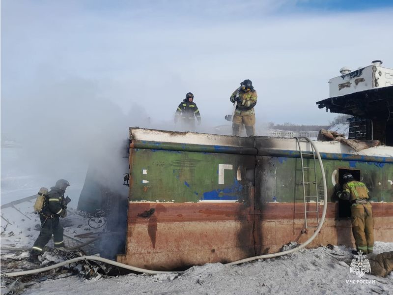 Хабаровские пожарные ликвидировали возгорание в затоне им. Кирова