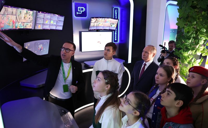 Участники Движения Первых из ЕАО встретились с Владимиром Путиным