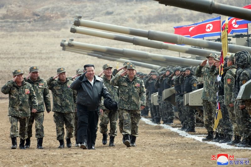 Товарищ Ким Чен Ын руководил тренировочными соревнованиями между танковыми крупными соединениями КНА