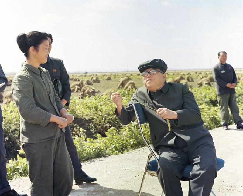 В Мигокском сельхозкооперативе города Саривона. Сентябрь 62 года чучхе (1973).