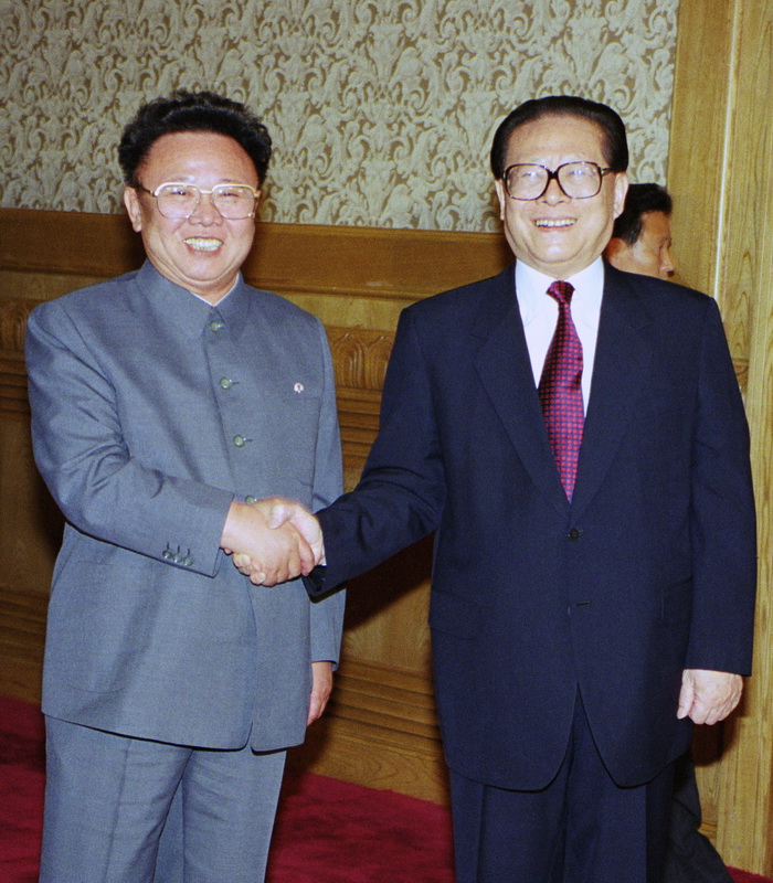С Председателем КНР Цзян Цзэминем. Май 2000 года.