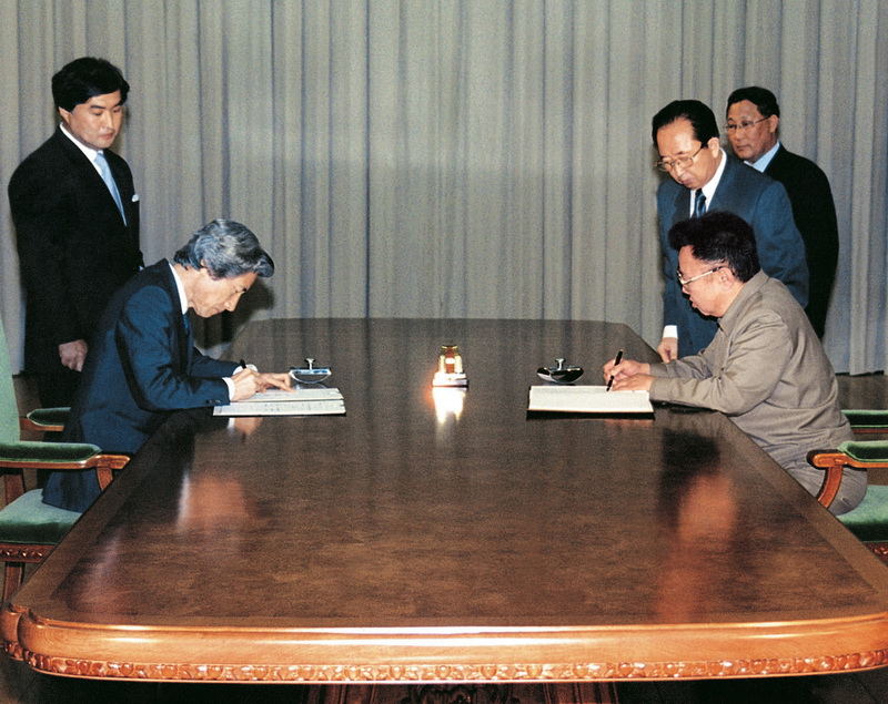 На церемонии подписания Корейско-японской пхеньянской декларации. Сентябрь 2002 года