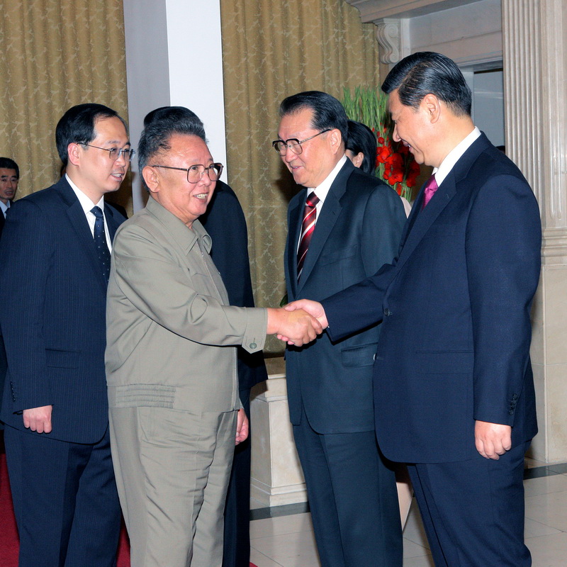 С заместителем Председателя КНР Си Цзиньпином. Май 2011 года.