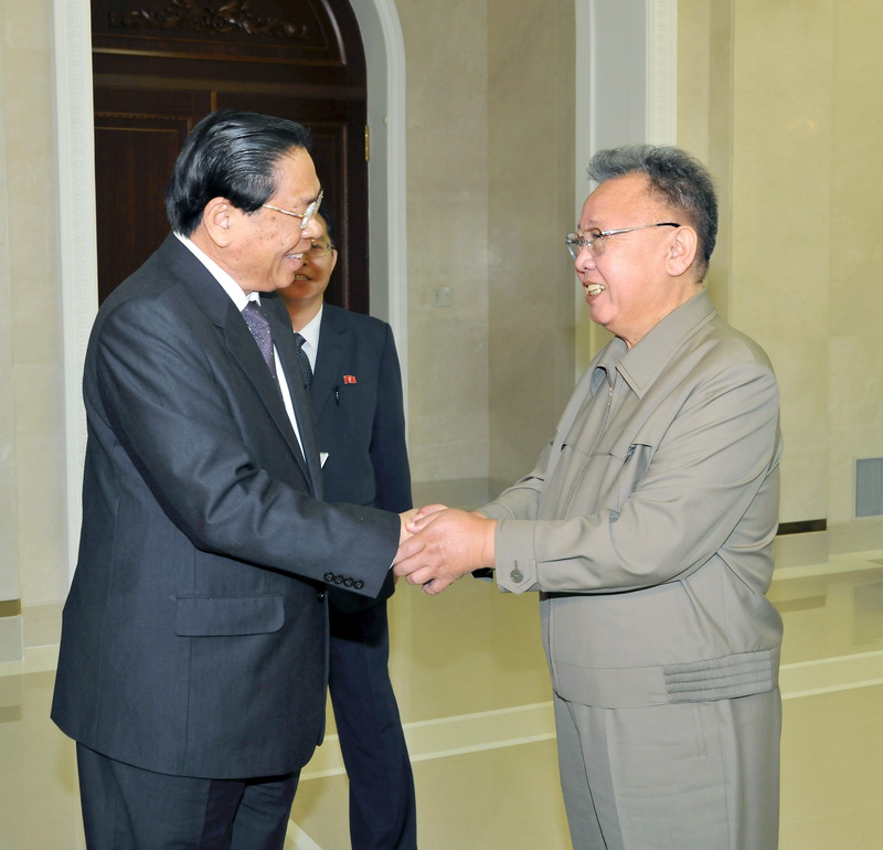 С Президентом ЛНДР Цуммали Сайнясоном. Сентябрь 2011 года.