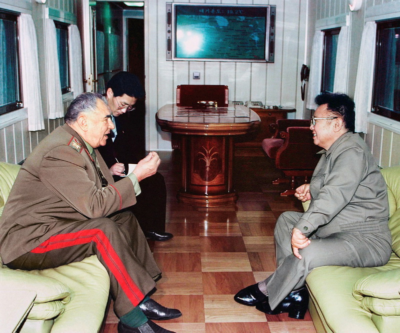 С маршалом бывшего СССР Д. Т. Язовым. Август 2001 года.