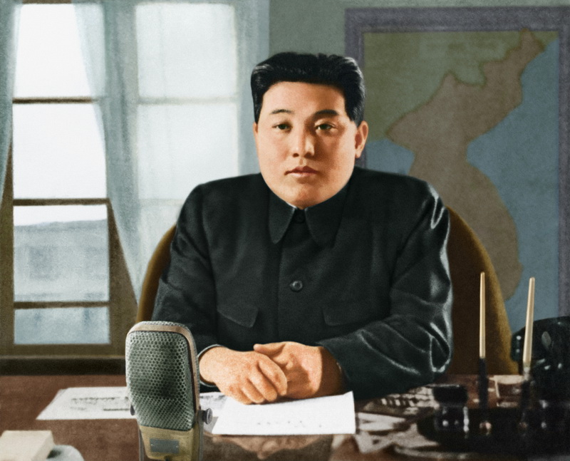 Великий Ким Ир Сен по радио выступает перед всем корейским народом с речью «Все силы на победу в войне». Июнь 1950 года.