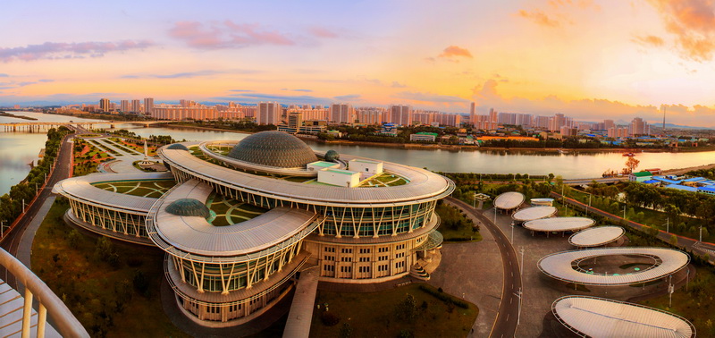 Большой дворец всенародной учебы – Храм науки и техники.