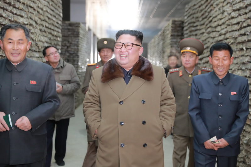 Ким Чен Ын в рыбпромхозе «25 августа». Ноябрь 2018 года.