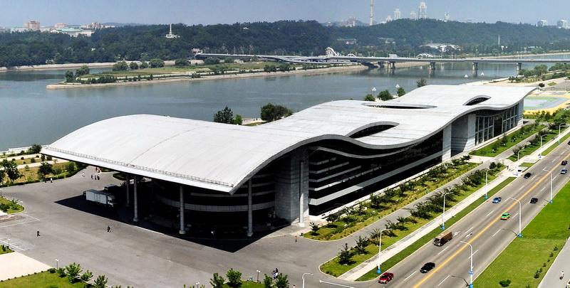 Водно-оздоровительный комплекс «Чхонрювон» и Народный открытый каток «Чхонрю».