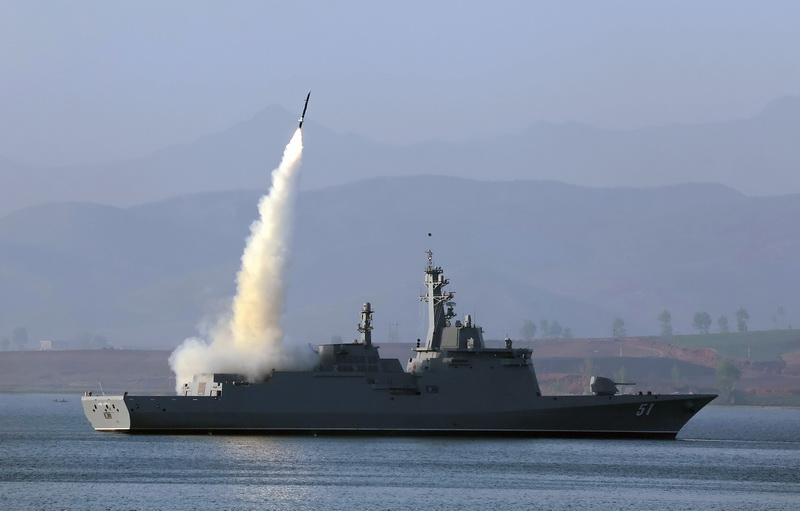 Испытание на боевую применимость системы вооружения многофункционального эсминца «Чвэ Хён».