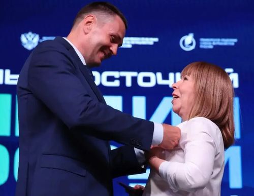 Звание «Заслуженный журналист Хабаровского края» получила директор ГТРК «Дальневосточная» Екатерина Серикова