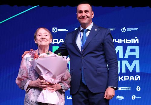 Звания «Заслуженный работник сферы массовых коммуникаций» удостоена литературный редактор газеты «Суворовский натиск» Светлана Львова
