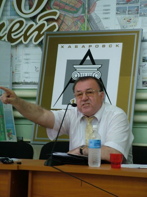 В.А. Новицкий: "Если бы у меня была лицензия на отстрел таких людей, которые пишут про меня, я бы их отстреливал..."