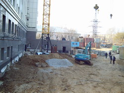 Двор стройплощадки по переулку Казарменный, Хабаровск/ Нажмите, чтобы УВЕЛИЧИТЬ (нажмите, чтобы увеличить)