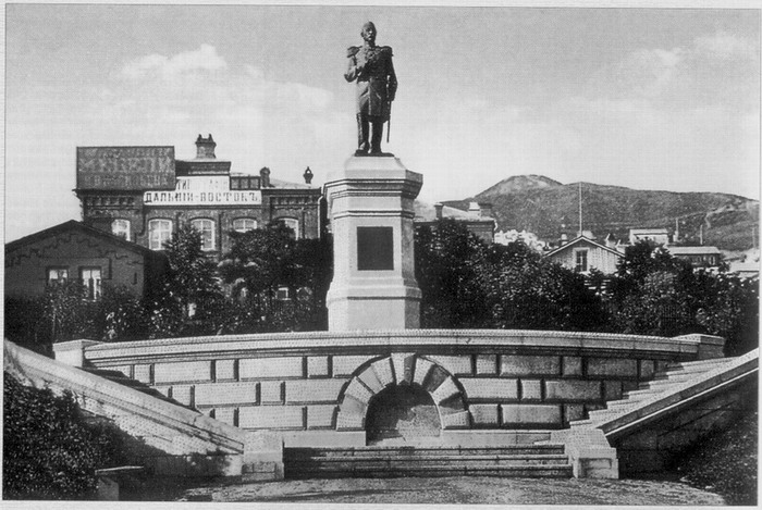 Памятник адмиралу Василию Степановичу Завойко