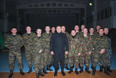 ОМОН: от бойца до генерала (в центре начальник УВД Хабаровского края А. Лапин)– одна семья/ Нажмите, чтобы УВЕЛИЧИТЬ (нажмите, чтобы увеличить)