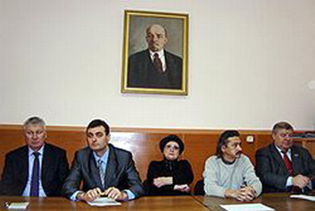 Николай Марковцев (слева) увидел возможность бороться с властью отдельно от оппозиционной коалиции| Фото: Алексей Чернышев/Коммерсантъ