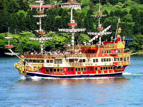 Круизное речное судно