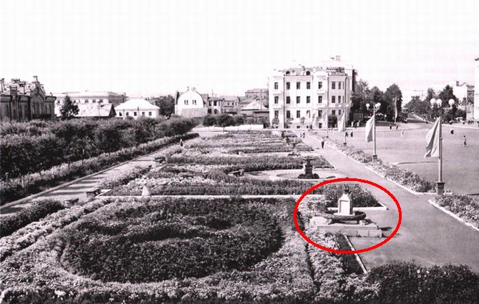 Площадь Сталина 1952 г., после реконструкции с памятником воинам