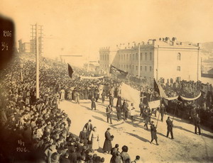 Похороны жертв революционных событий 1906 года. Нажмите, чтобы УВЕЛИЧИТЬ (нажмите, чтобы увеличить)