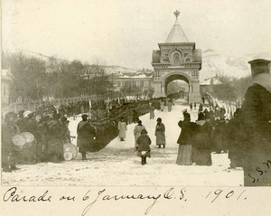 Войска готовятся к смотру в районе Триумфальной арки. 1901 год. Нажмите, чтобы УВЕЛИЧИТЬ (нажмите, чтобы увеличить)