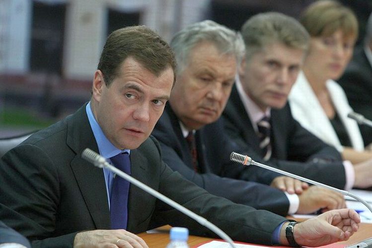 Д. Медведев, В. Ишаев, О. Кожемяко (слева направо)