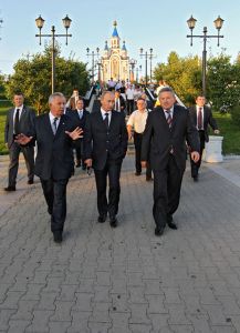 В.В.Путин совершил прогулку по набережной Хабаровска. фото УВЕЛИЧИВАЕТСЯ (нажмите, чтобы увеличить)