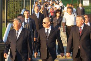 В.В.Путин совершил прогулку по набережной Хабаровска. фото УВЕЛИЧИВАЕТСЯ (нажмите, чтобы увеличить)