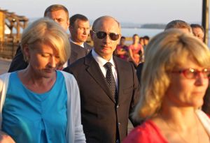 В.В.Путин совершил прогулку по набережной Хабаровска. фото УВЕЛИЧИВАЕТСЯ (нажмите, чтобы увеличить)