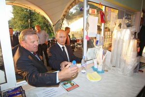 В.В.Путин совершил прогулку по набережной Хабаровска. фото УВЕЛИЧИВАЕТСЯ (нажмите, чтобы увеличить)