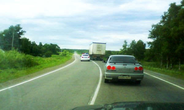 Машина ГИБДД по встречке