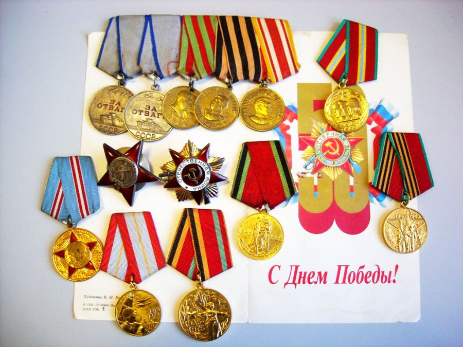 Эти награды найдены на ванинской свалке
