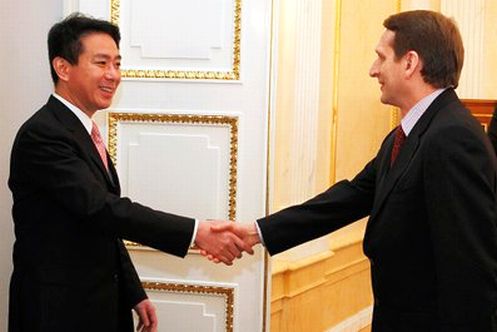 С министром иностранных дел Японии Сэйдзи Маэхарой. Фото пресс-службы президента России